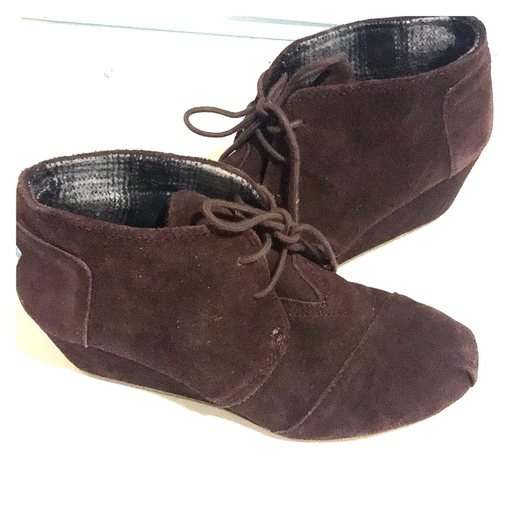 TOMs brown suede wedges